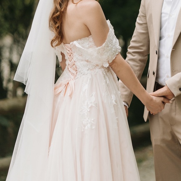 Wedding Dress - SIZE 2, fits XXS-S w/ pearl-detail shawl and elbow-length veil - Picture 3 of 9